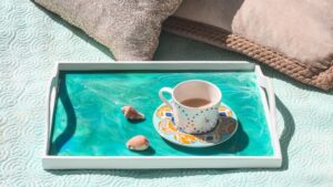 Bandeja decorativa de resina epoxi