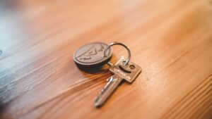 Llavero de madera personalizado con grabado láser